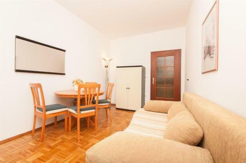Apartments And Room Danijel