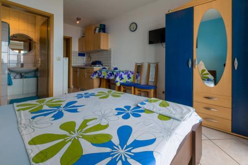 Three-bedroom Apartment In Crikvenica XI