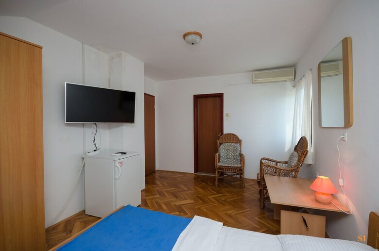 Apartments And Rooms Jaka