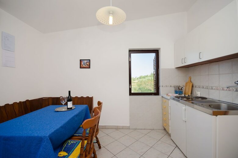 Apartments Mladen
