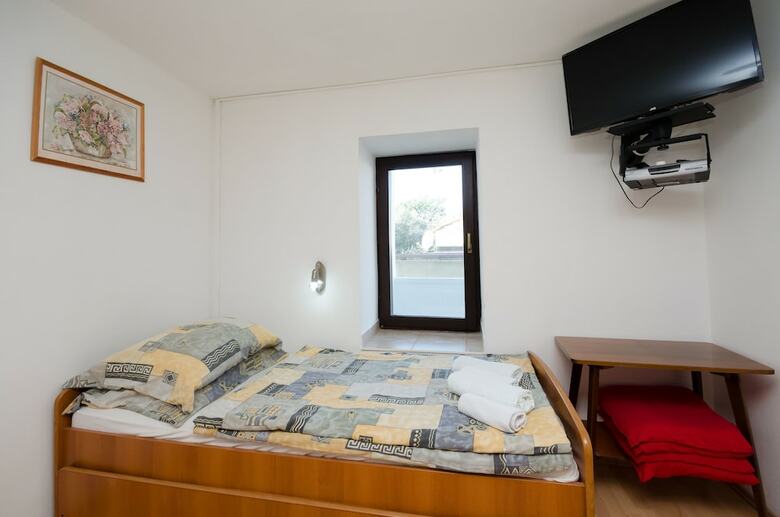 Apartments Mladen