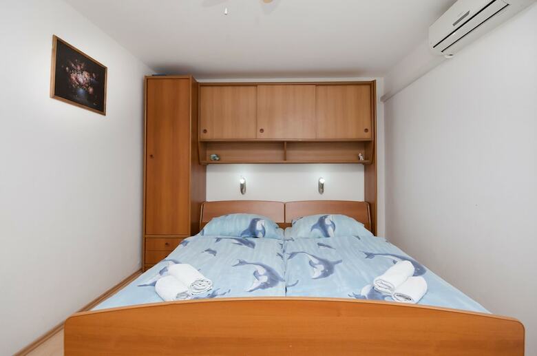 Apartments Mladen