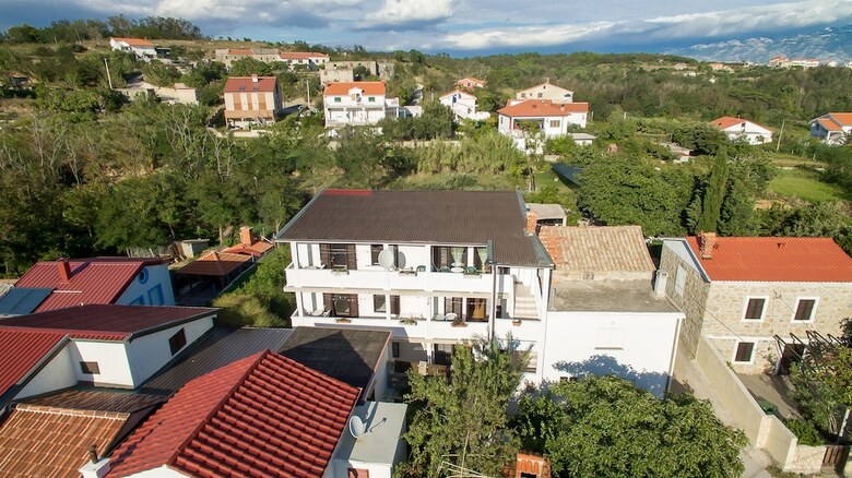 Apartments Mladen