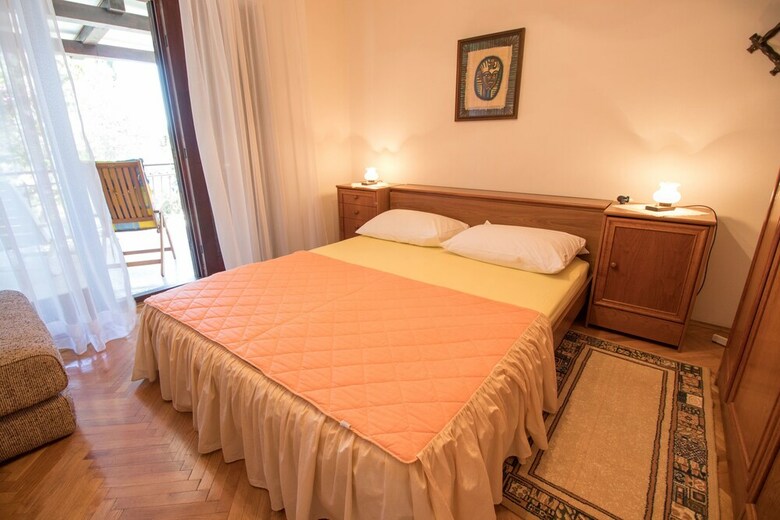 Apartments Luka