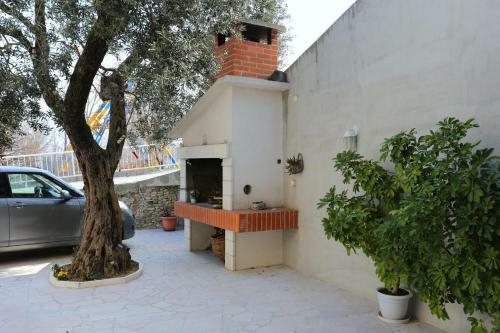 Hostal Apartments With A Parking Space Omis - 10351