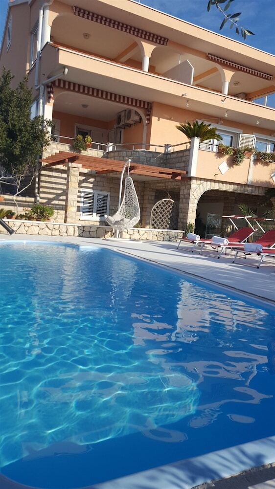 Apartments And Room Vi�nja
