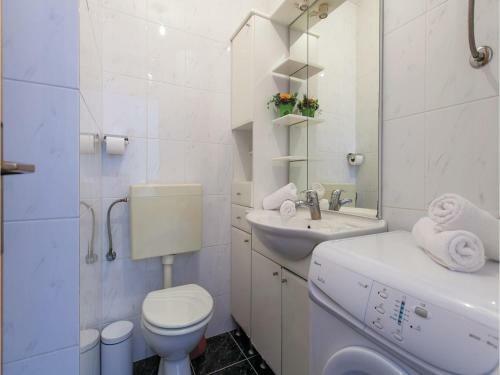 One-bedroom Apartment Omis 07