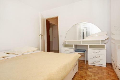 Apartments With A Parking Space Omis - 5988