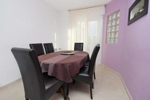 Apartments With A Parking Space Omis - 5988