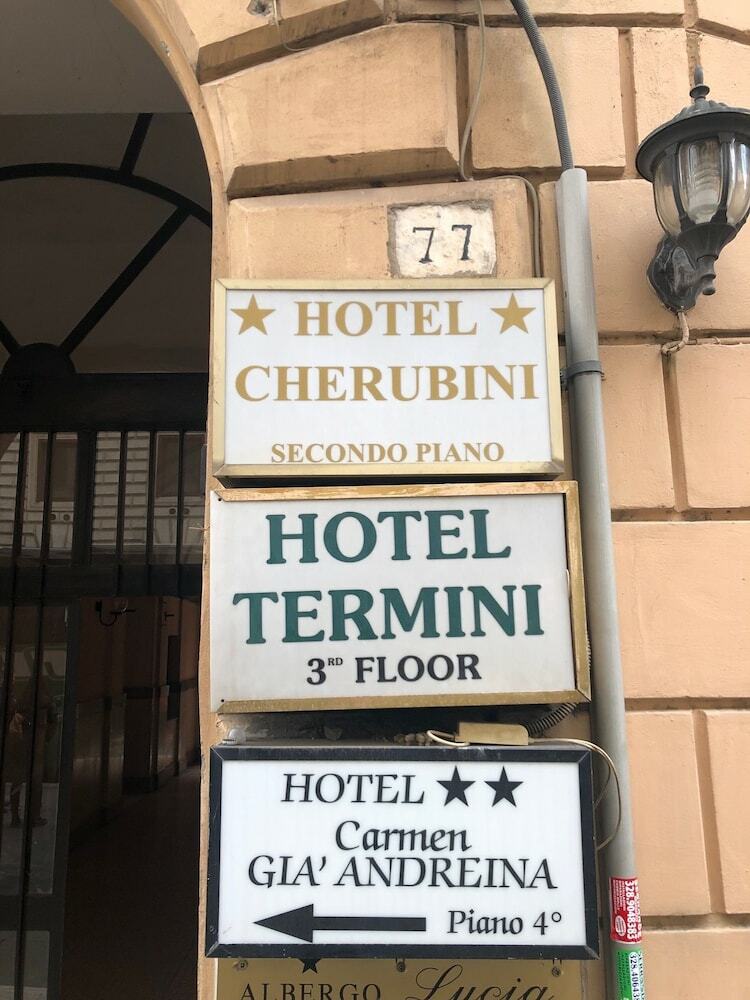 Hotel Cherubini