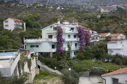 Apartments Kelava