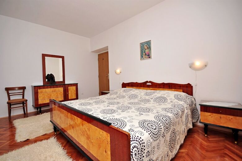 Apartments Iva
