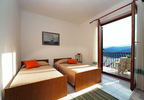 Apartment In Rabac 16742