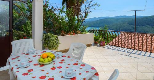 Apartment In Rabac 16742