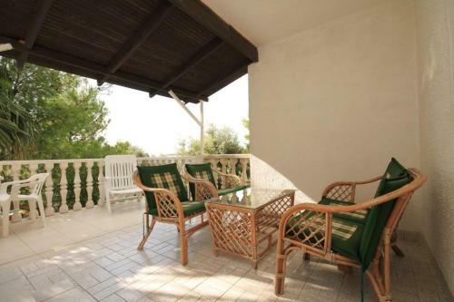 Apartments By The Sea Milna (vis) - 8895