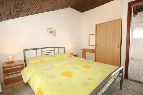 Apartments By The Sea Milna (vis) - 8895