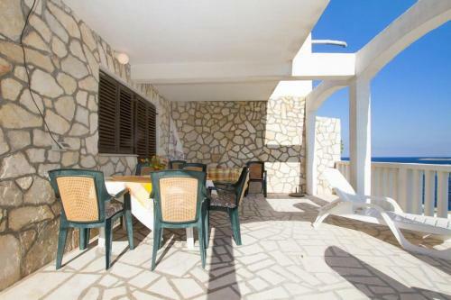 Apartment Milna 2461a