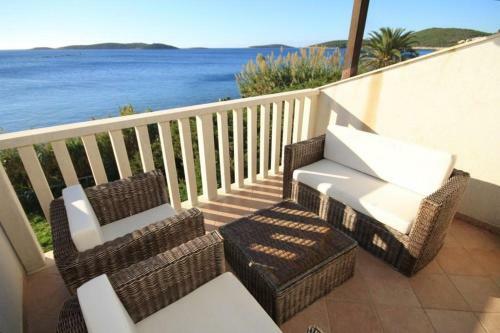 Apartment Milna 8946a