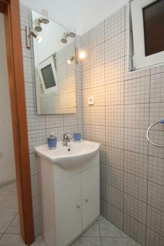Apartment Milna 8946a
