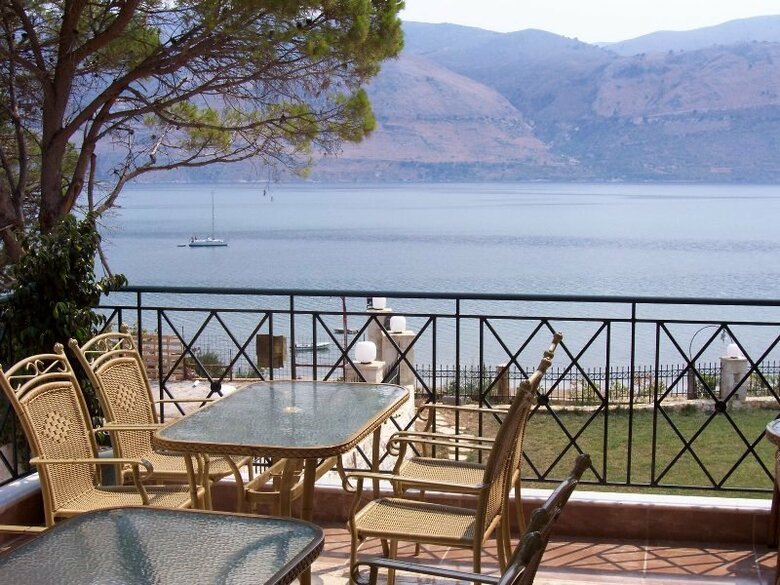 Aparthotel Lazaratos Hotel