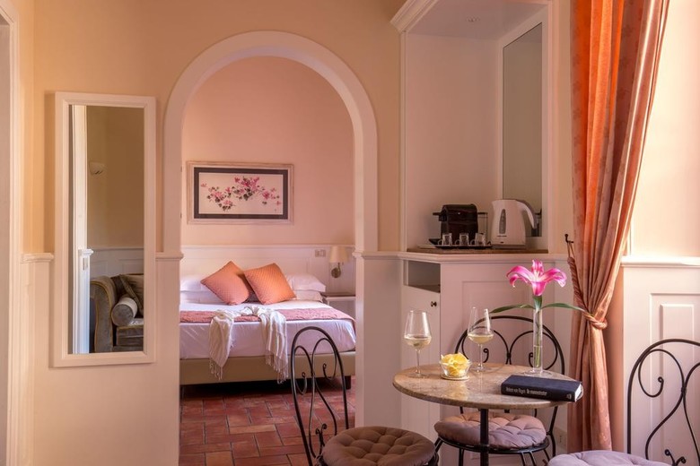 Hotel Aenea Superior Inn