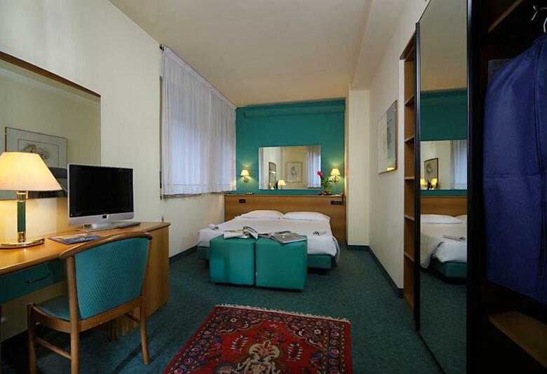 Hotel Carlton