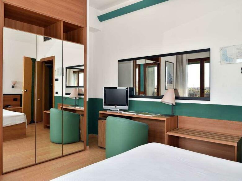 Hotel Carlton