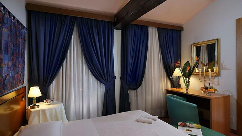 Hotel Carlton