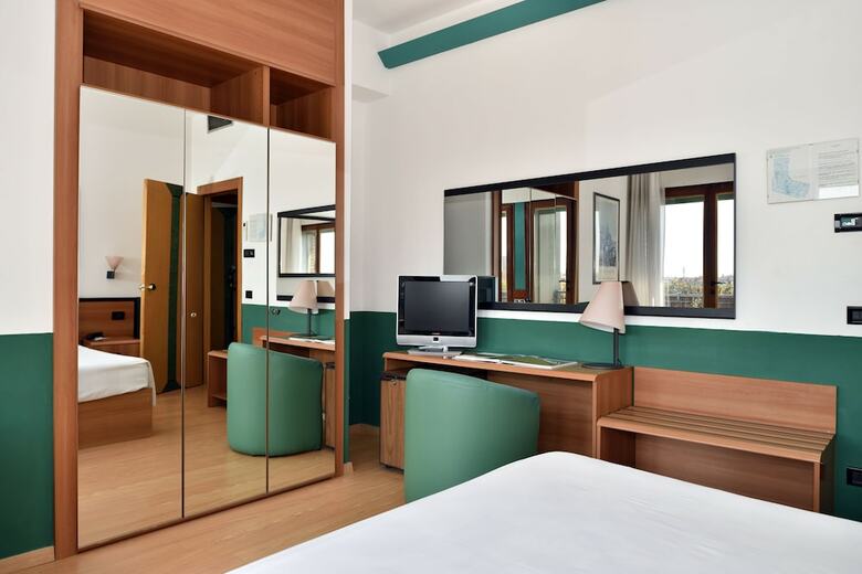 Hotel Carlton