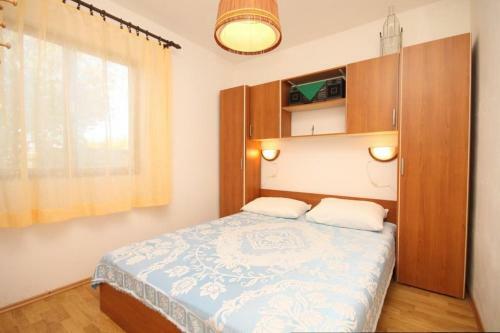 Hostal Apartments With A Parking Space Ugljan - 8469