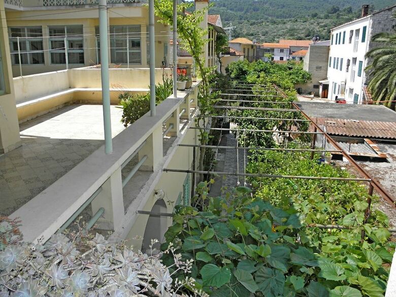 Apartment And Rooms Dragana
