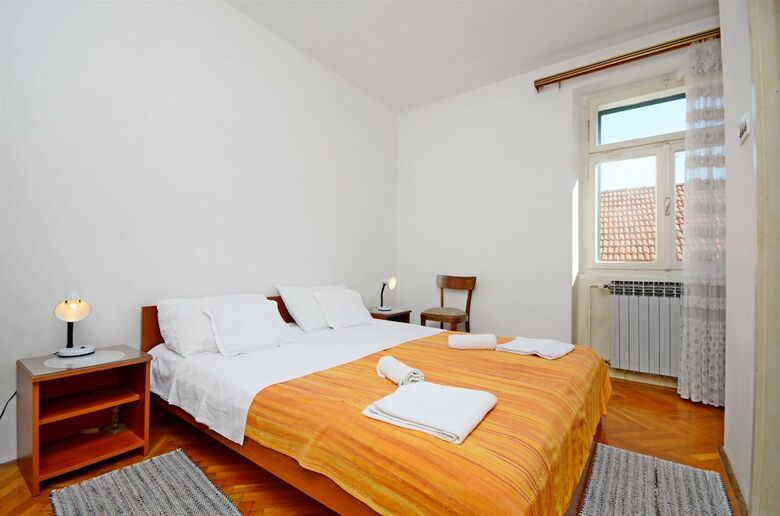 Apartment And Rooms Dragana