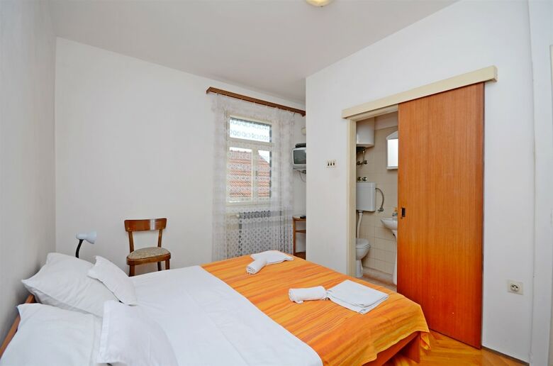 Apartment And Rooms Dragana