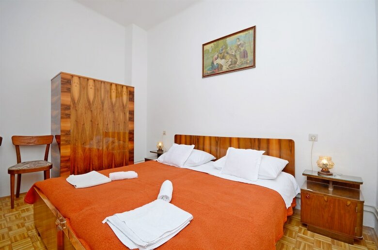Apartment And Rooms Dragana