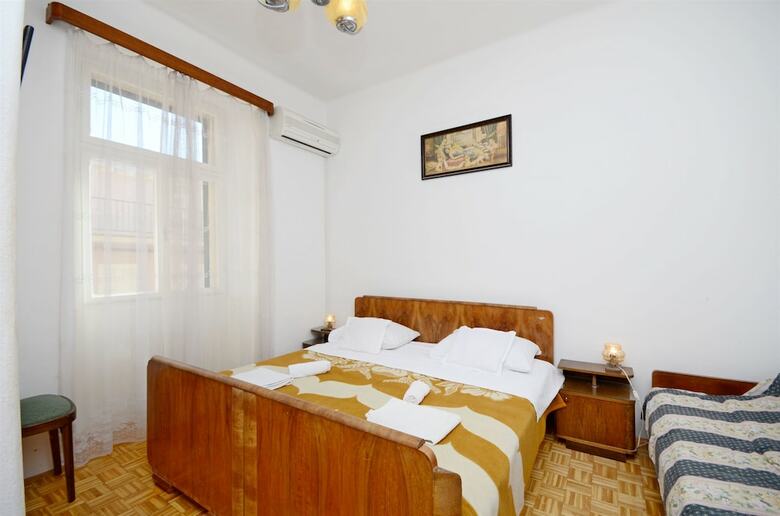 Apartment And Rooms Dragana