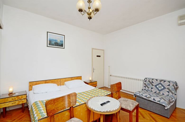 Apartment And Rooms Dragana