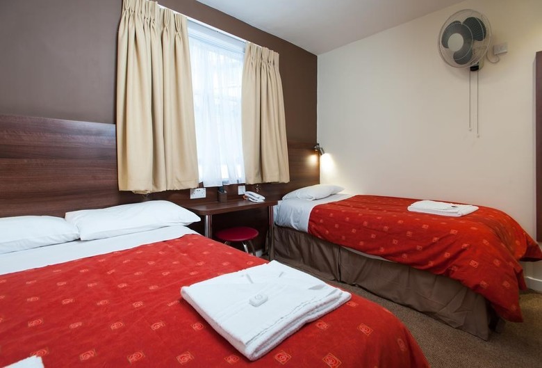 Hotel Marble Arch Inn