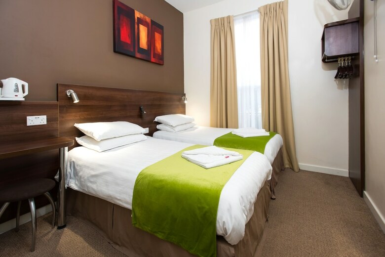 Hotel Marble Arch Inn