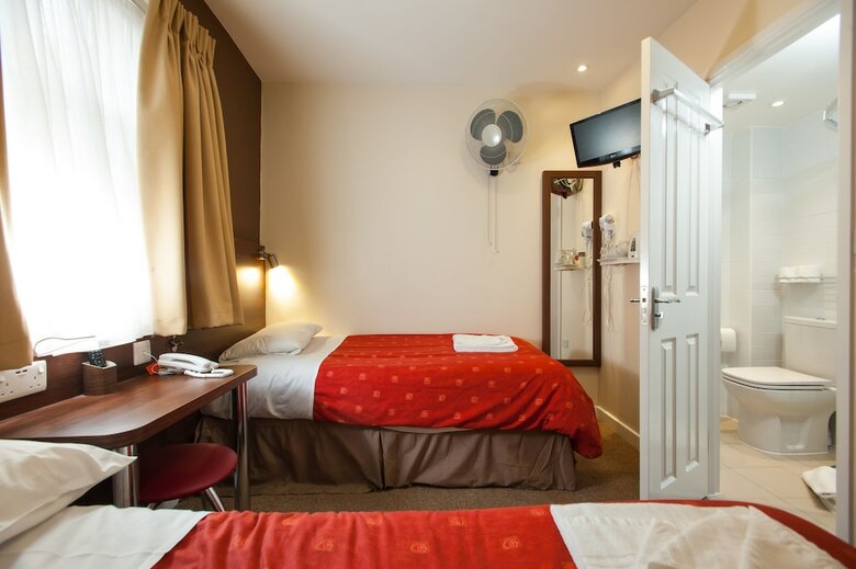 Hotel Marble Arch Inn