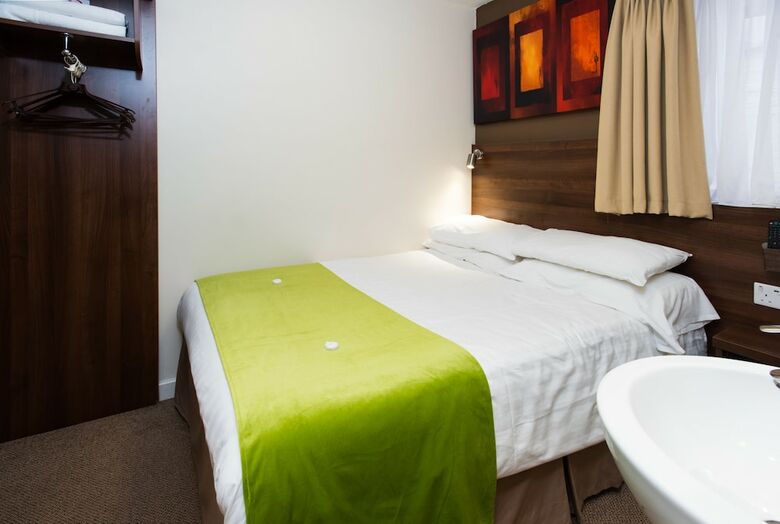 Hotel Marble Arch Inn