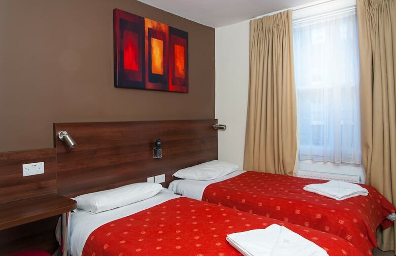 Hotel Marble Arch Inn