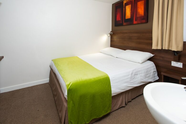 Hotel Marble Arch Inn