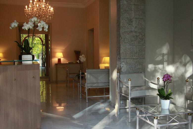 Hotel Carlton