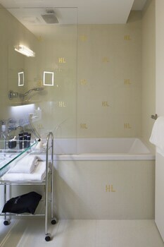 Atel La Perouse Hotel