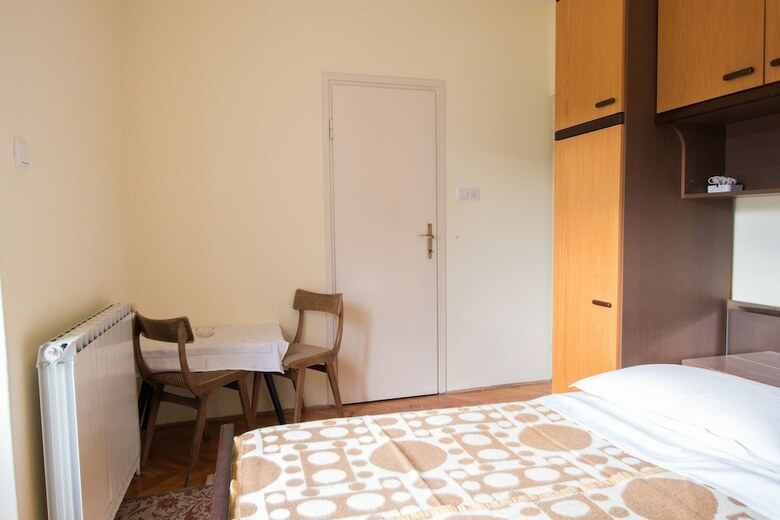 Hostal Rooms Marica
