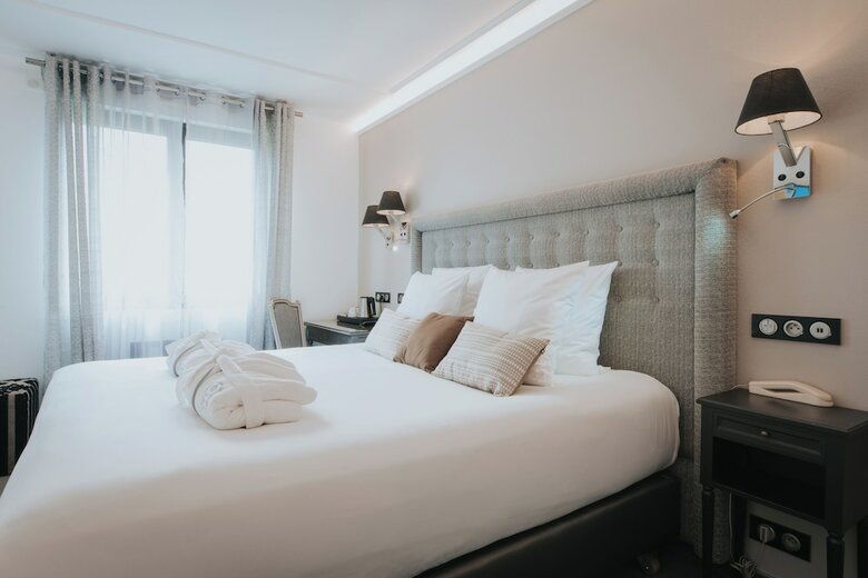 Henry II Hotel