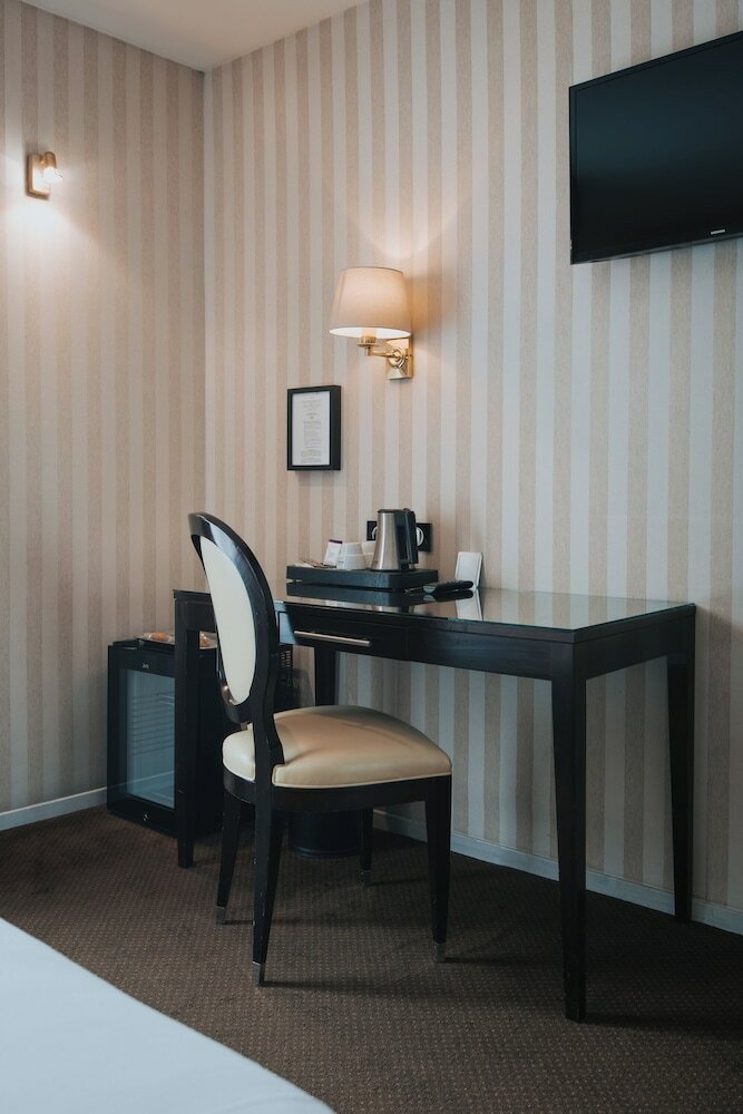 Henry II Hotel