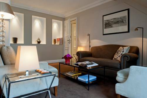 Hotel Le Burgundy Paris