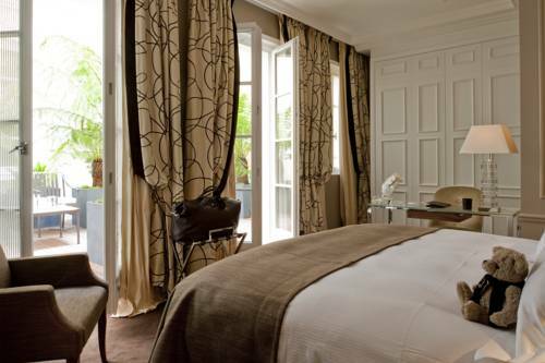 Hotel Le Burgundy Paris