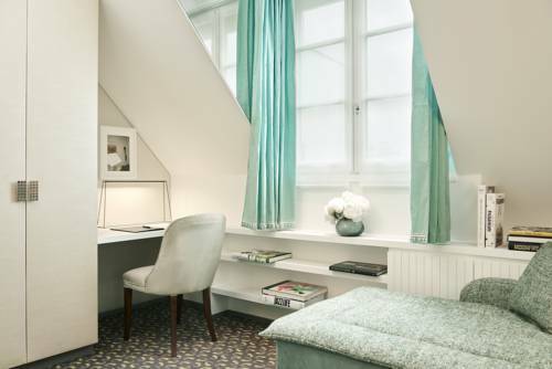 Hotel Le Burgundy Paris